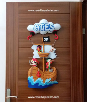 Ateş isimli korsan erkek bebek kapı süsü