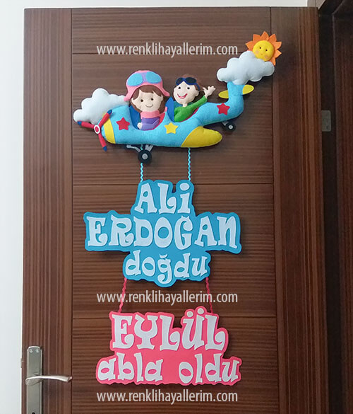 Ali Erdoğan ve Eylül kardeş pilotlar uçak kapı süsü