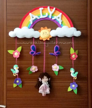 Gökkuşağı Kız Kapı Süsü - Alya isimli kapı süsü