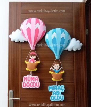 Hüma Miraç kardeş balonlu kapı süsü