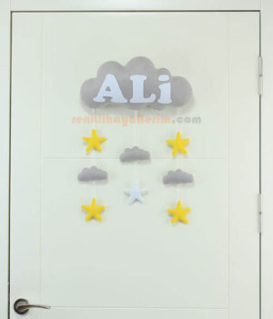 Ali isimli gri beyaz bulut bebek kapı süsü