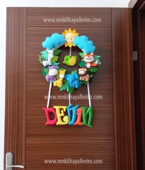 Devin isimli safari erkek bebek kapı süsü