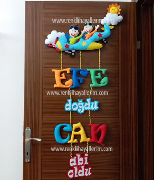 Efe ve Can isimli abi kardeş pilot uçak kapı süsü