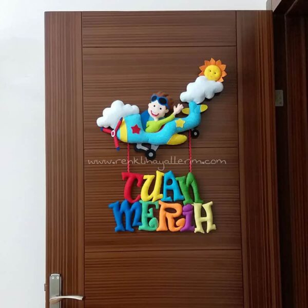 Pilot Erkek Çocuk Uçak Kapı Süsü Tuan Merih