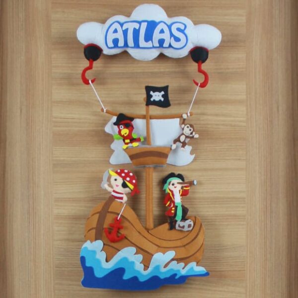 Atlas isimli korsan figürlü bebek çocuk ve hastane odası kapı süsü