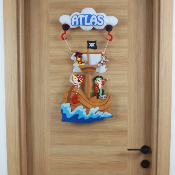 Atlas isimli korsan figürlü bebek çocuk ve hastane odası kapı süsü