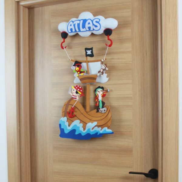 Atlas isimli korsan figürlü bebek çocuk ve hastane odası kapı süsü