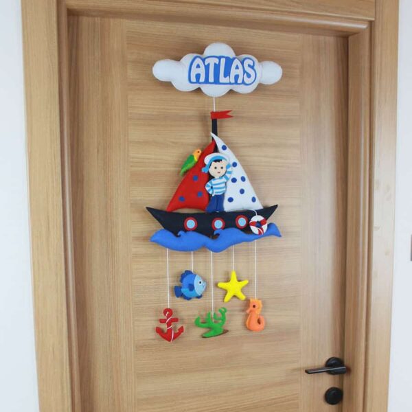 Atlas isimli kapı süsü keçe denizci