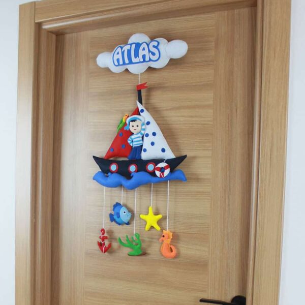 Atlas isimli kapı süsü keçe denizci