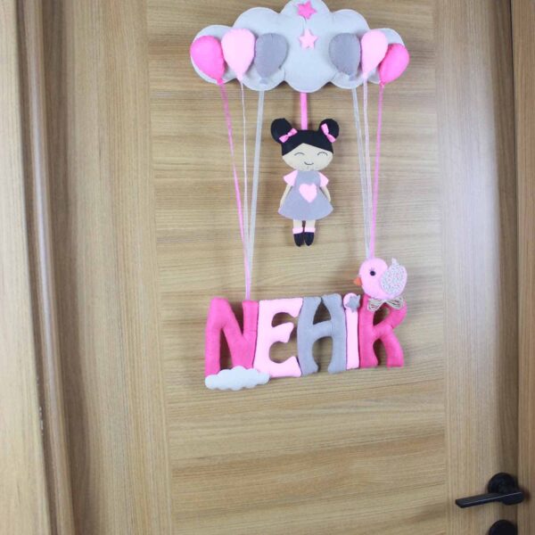 Nehir isimli Pembe Gri Kız kapı süsü