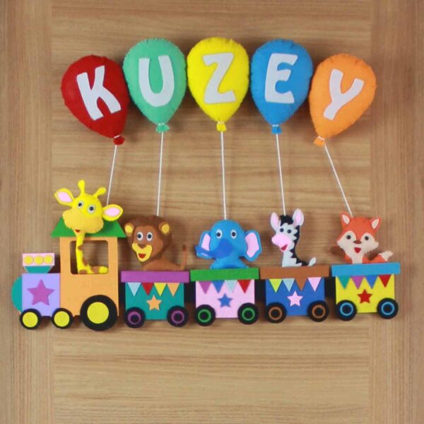 Kuzey isimli tren bebek kapı süsü