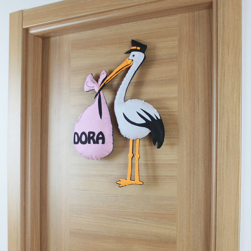 Dora isimli Postacı Leylek Kız Bebek Kapı Süsü