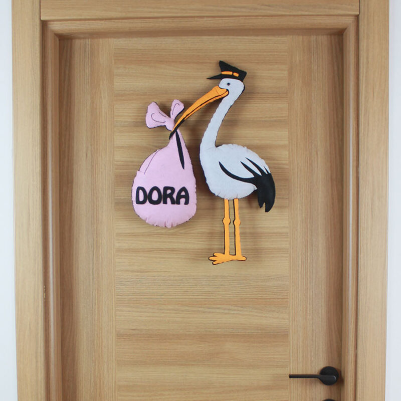 Dora isimli Postacı Leylek Kız Bebek Kapı Süsü