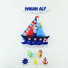 Yelkenli denizci kapı süsü, bulutta Hakan Alp ismi