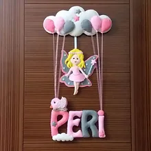 Peri isimli pembe gri peri kızı kapı süsü, balonlu bulut