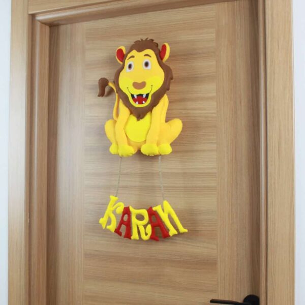 Karan isimli aslan bebek çocuk ve hastane odası kapı süsü