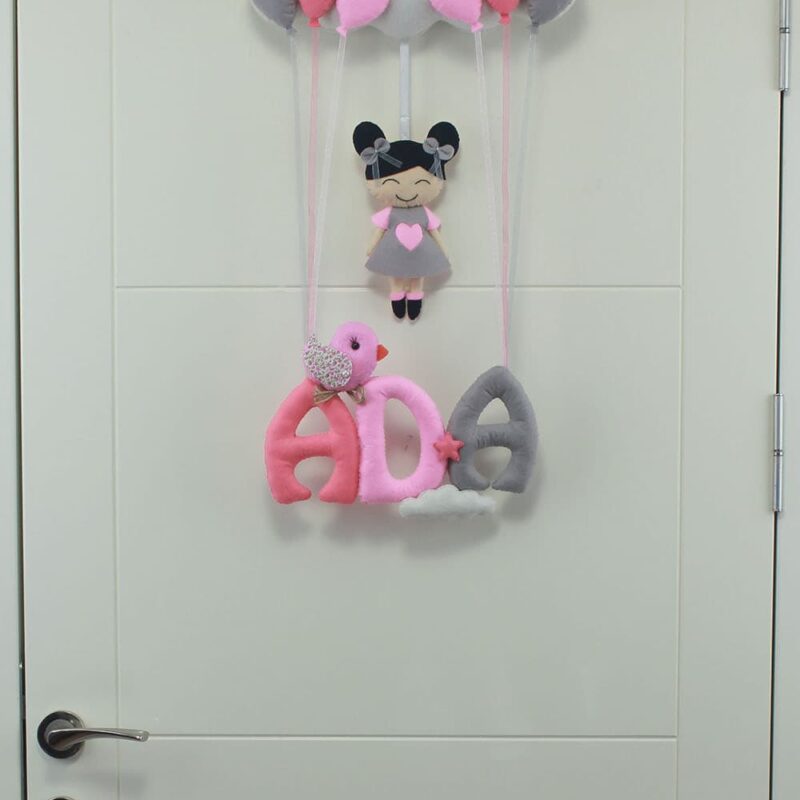 Ada isimli Pembe Gri Kız Bebek ve Hastane Odası Kapı Süsü
