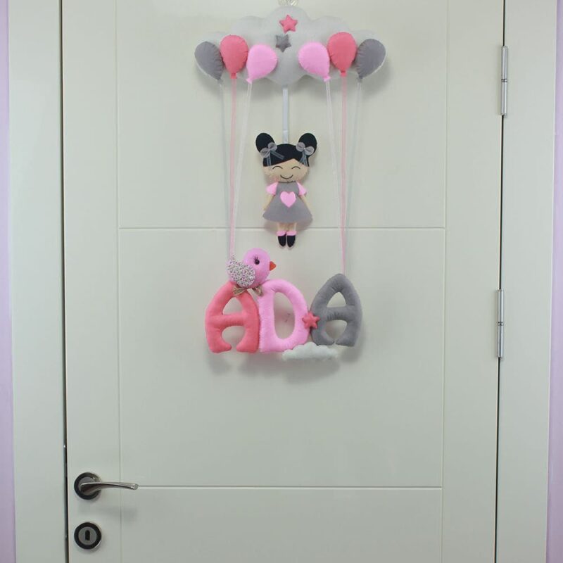 Ada isimli Pembe Gri Kız Bebek ve Hastane Odası Kapı Süsü