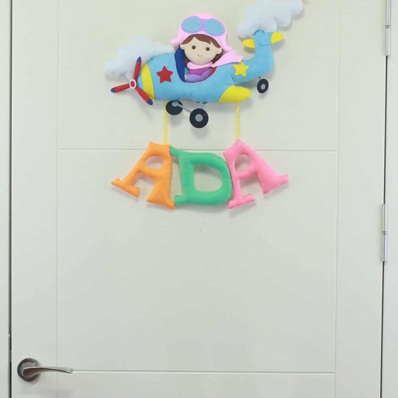 Ada isimli Pilot Kız Bebek ve Hastane Odası Kapı Süsü