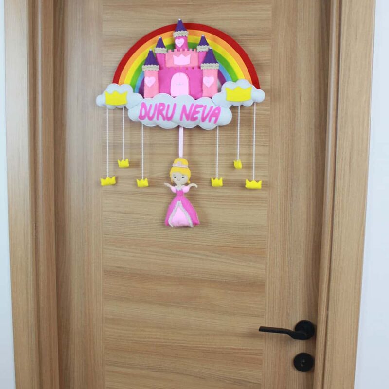 Duru Neva isimli Şato Kapı Süsü