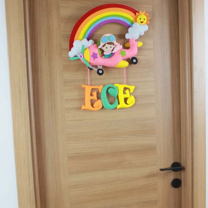 Ece isimli Gökkuşağı Pilot Kapı Süsü