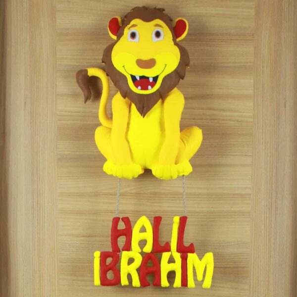 Halil İbrahim isimli Aslan Bebek Kapı Süsü