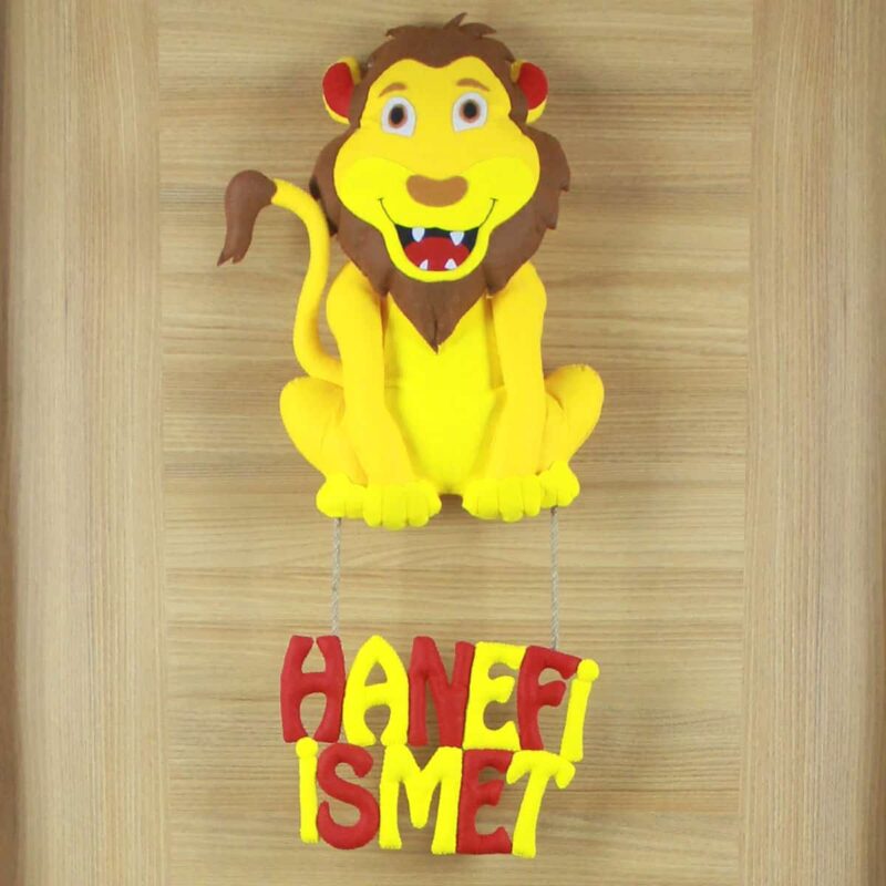 Hanefi İsmet isimli Aslan Bebek Kapı Süsü