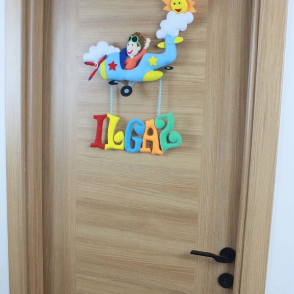 Ilgaz isimli Pilot Bebek Kapı Süsü