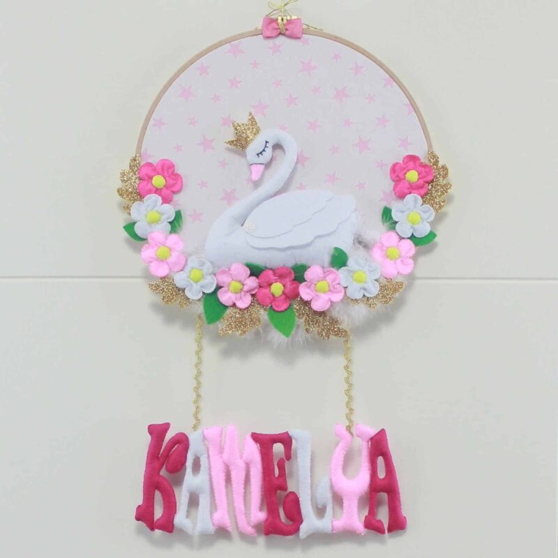 Kamelya isimli Kuğulu Bebek Kapı Süsü