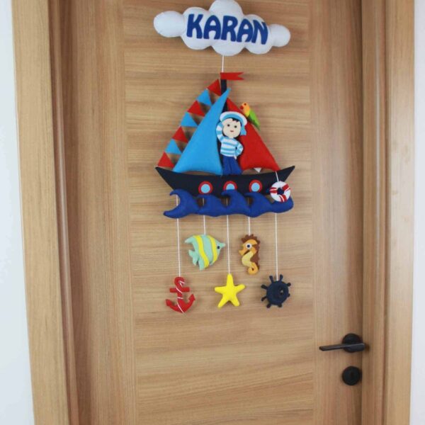 Karan isimli Denizci Bebek Kapı Süsü