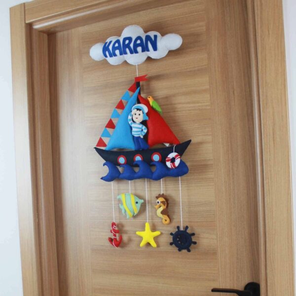 Karan isimli Denizci Bebek Kapı Süsü