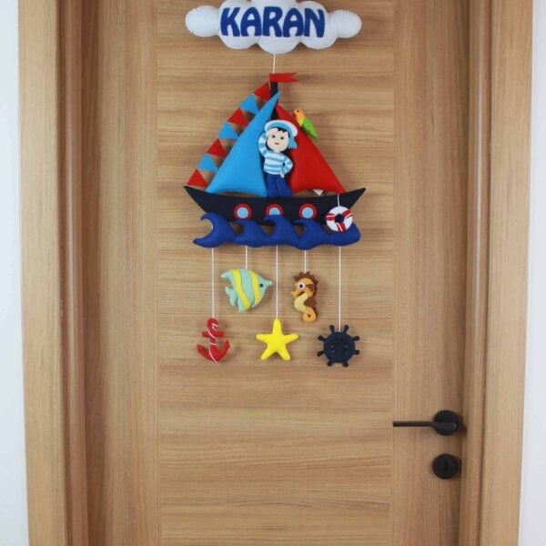 Karan isimli Denizci Bebek Kapı Süsü