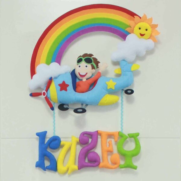 Kuzey isimli Gökkuşağı Pilot Bebek Kapı Süsü