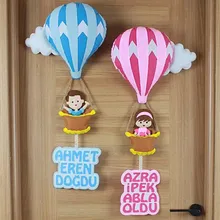 Ahmet Eren ve Azra İpek isimli Kardeşler Balonlu Kapı Süsü