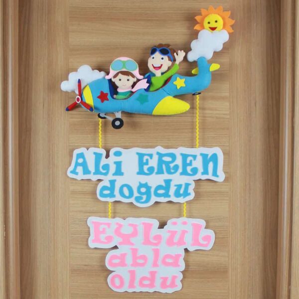 Ali Eren ve Eylül isimli Kardeş Pilot Kapı Süsü