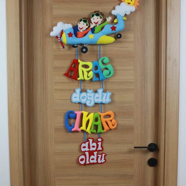 Aras ve Çınar isimli Kardeş Pilot Kapı Süsü