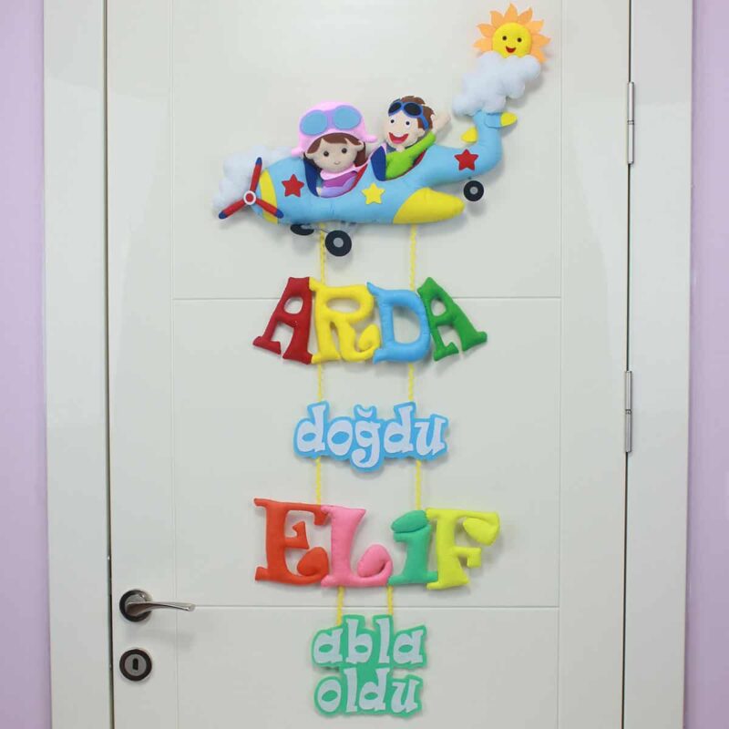 Arda ve Elif isimli Kardeş Pilot Kapı Süsü