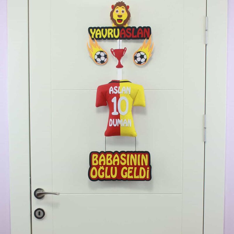 Aslan Duman isimli YavruAslan Kapı Süsü