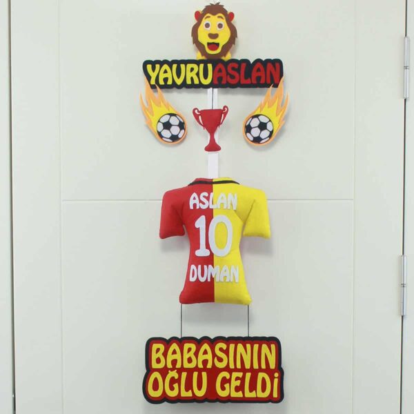 Aslan Duman isimli YavruAslan Kapı Süsü