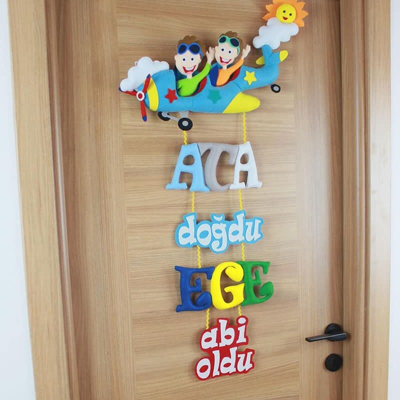 Ata ve Ege isimli Kardeş Pilot Kapı Süsü
