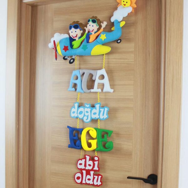 Ata ve Ege isimli Kardeş Pilot Kapı Süsü