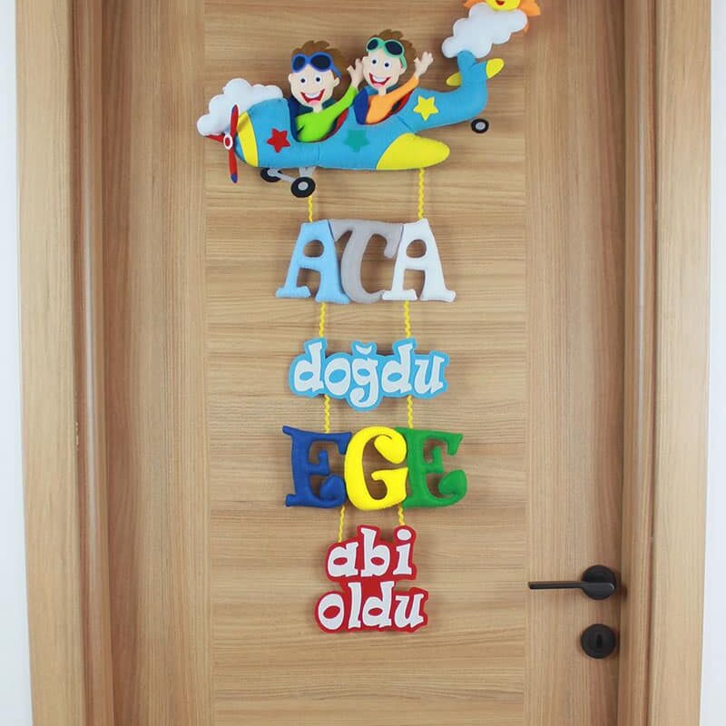 Ata ve Ege isimli Kardeş Pilot Kapı Süsü