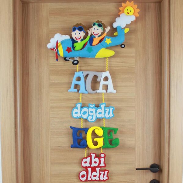 Ata ve Ege isimli Kardeş Pilot Kapı Süsü
