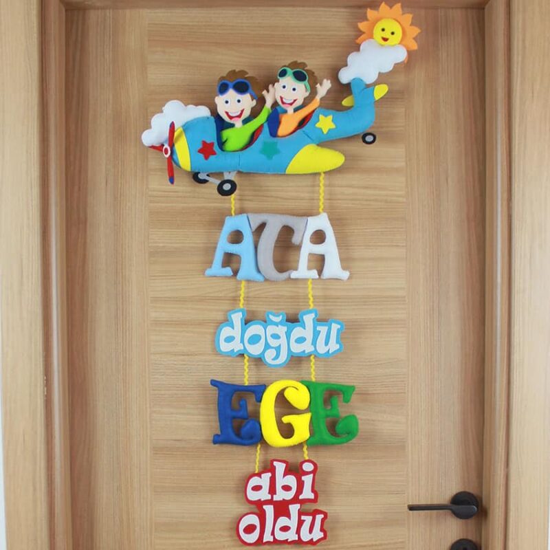 Ata ve Ege isimli Kardeş Pilot Kapı Süsü