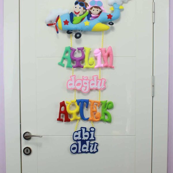Aylin ve Aytek isimli Kardeş Pilot Kapı Süsü