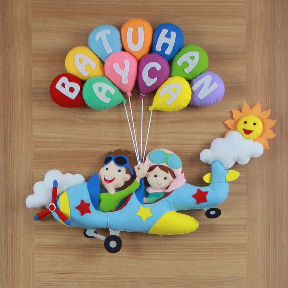 Batuhan ve Ayça isimli Kardeş Pilot Kapı Süsü