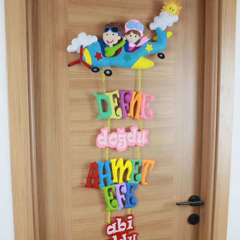 Defne ve Ahmet Efe isimli Kardeş Pilot Kapı Süsü