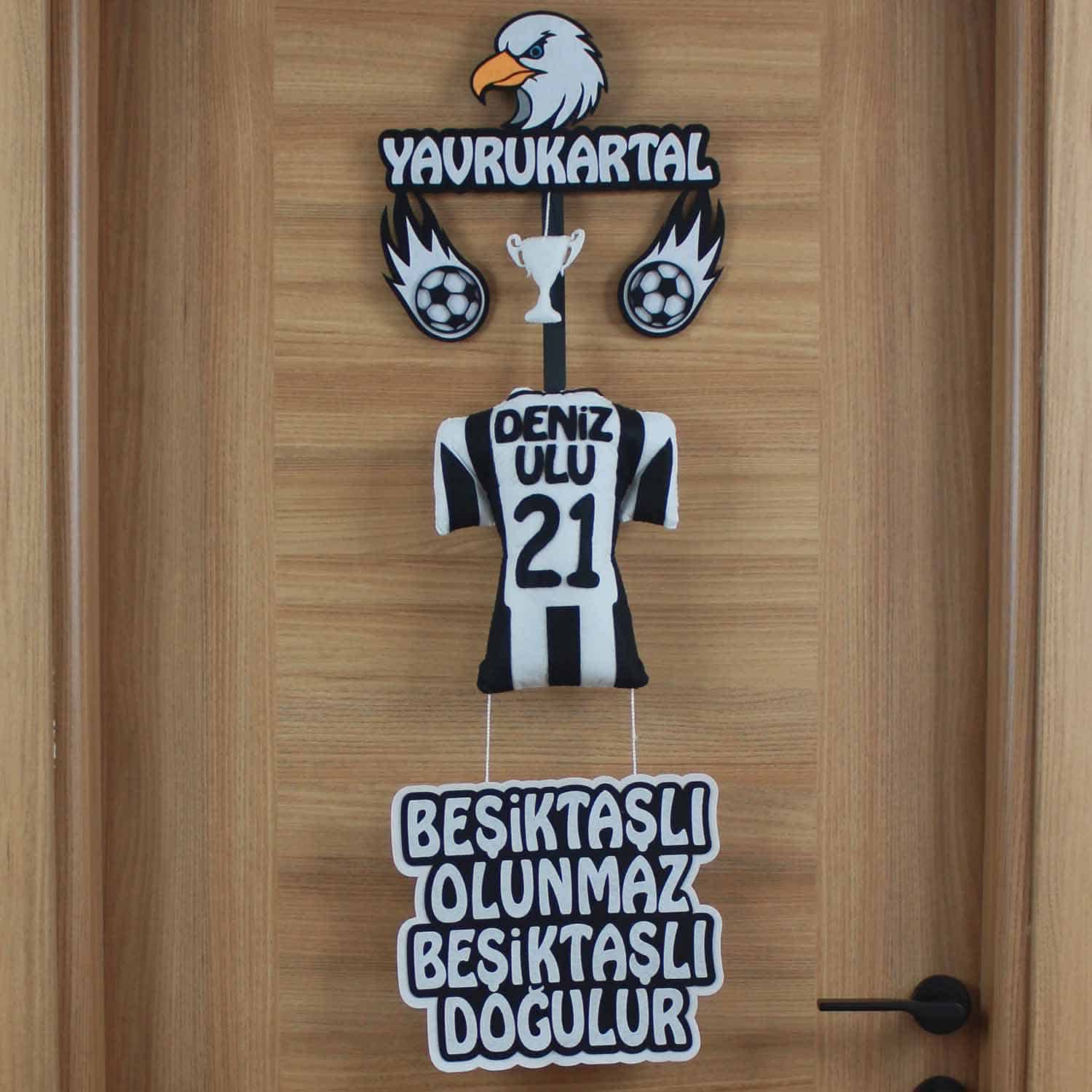 Deniz isimli Yavrukartal Kapı Süsü