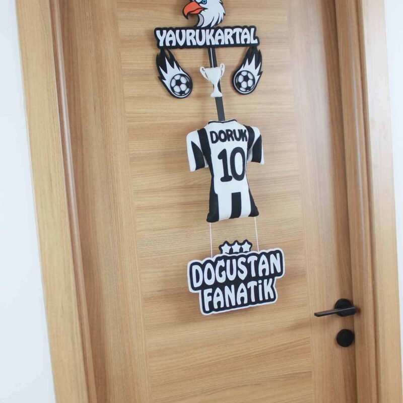 Doruk isimli Yavrukartal Kapı Süsü