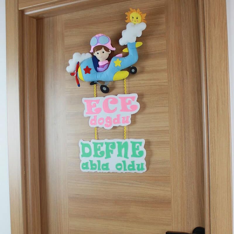 Ece ve Defne isimli Kardeş Pilot Kapı Süsü